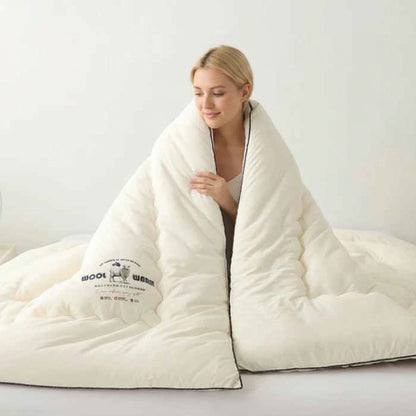 Couette 2 personnes blanche femme enveloppée avec couette