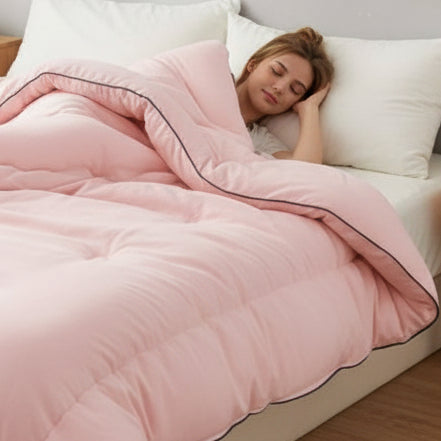 Couette 2 personnes rose femme couchée sereine
