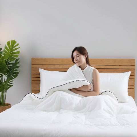 Couette 200x200 chambre femme assise enveloppée avec couette