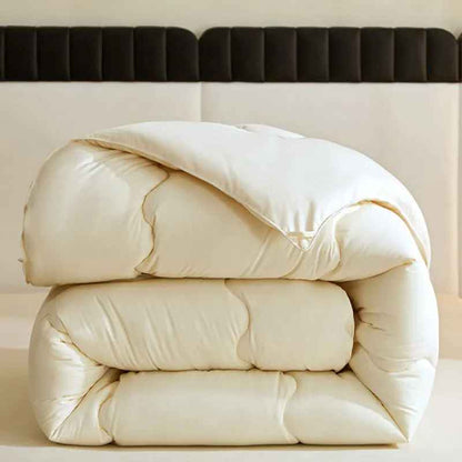 Couette 200x200 jaune chambre pliée sur lit