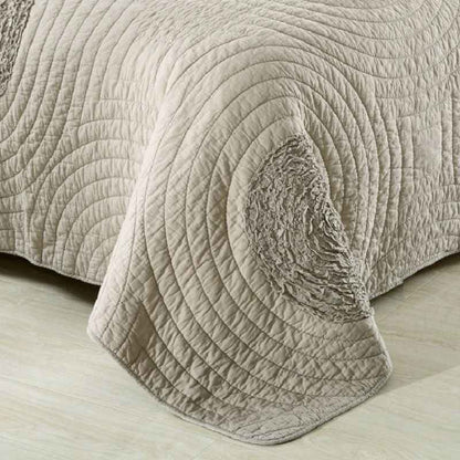 Couette 260x240 beige piqué détail