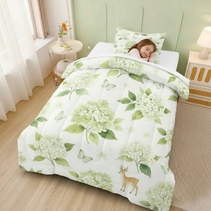 Couette imprimée lit fillette endormie apaisée