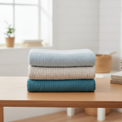 Couverture bébé unie lot de 3 pliée sur table