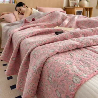 Couvre lit boutis fraicheur floral rose femme couchée