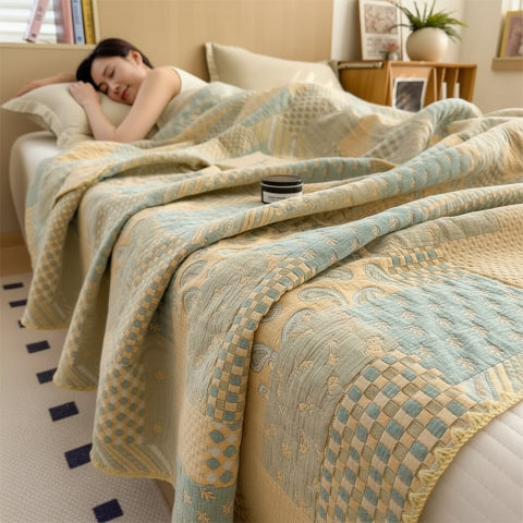 Couvre lit boutis patchwork vert jaune femme couchée