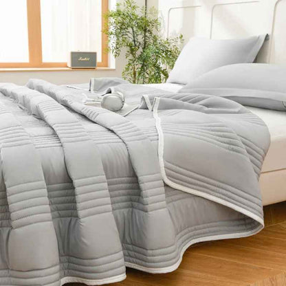 Couvre lit matelassé gris réversible chambre vue côté