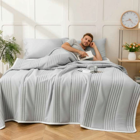 Couvre lit matelassé gris réversible homme couché livre