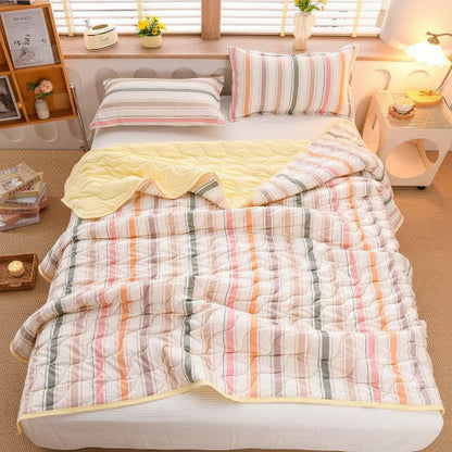 Couvre lit matelassé rayures pastel chambre