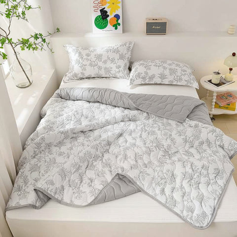 Couvre lit matelassé réversible feuillage gris chambre