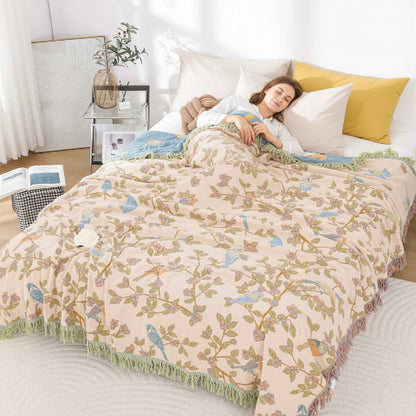 Couvre lits jeté oiseaux femme couchée apaisée