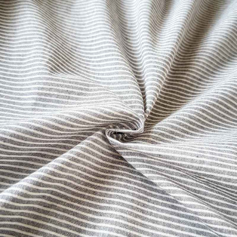 Drap de lit fines rayures gris blanc vue agrandie