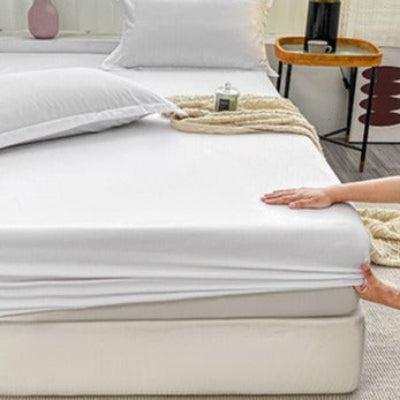 Drap housse blanc mains mise en place coin