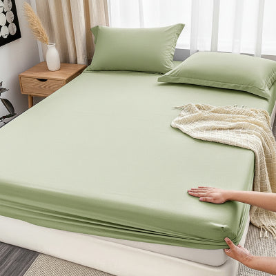 Drap housse vert mains mise en place coin