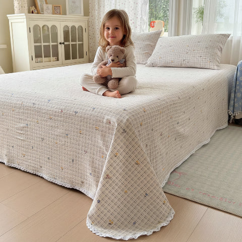 Drap plat 1 personne fllette assise tenant ourson