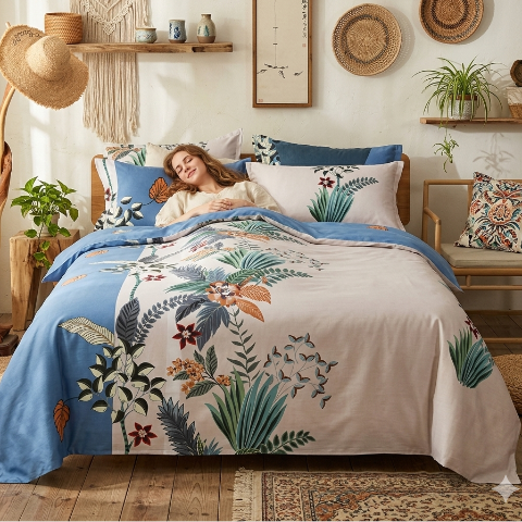Draps de lit floral femme couchée apaisée