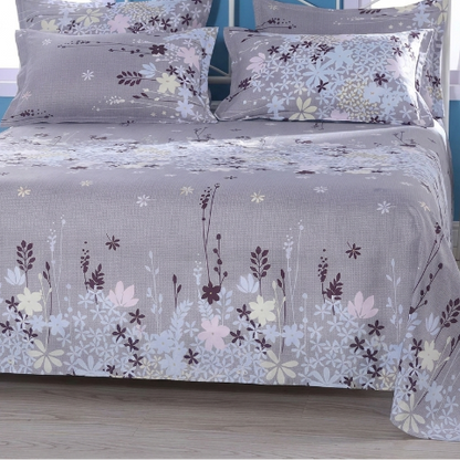 Draps de lit floral gris gros plan