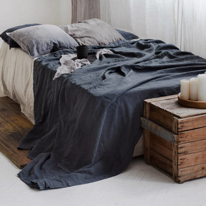Draps lin lavé français gris anthracite chambre avec coffre