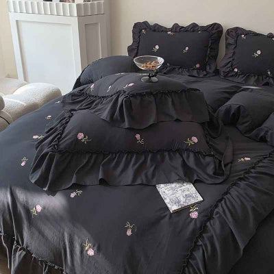 Housse de couette 260 x 240 noir volant roses brodé zoom