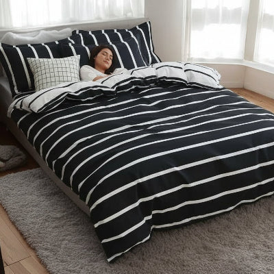 Housse de couette en 220 x 240 noire blanche femme assoupie