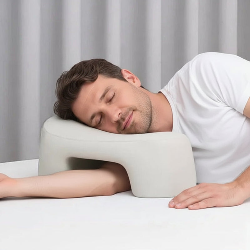 Oreiller mémoire de forme cervical homme couché confortable 