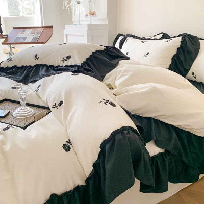 Parure de lit 220 x 240 blanc volant rose vue côté