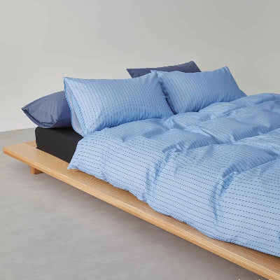 Parure de lit 240 x 260 bleu ligné vue angle côté