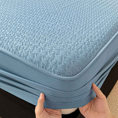 Protège matelas imperméable bleu mains fixes coin