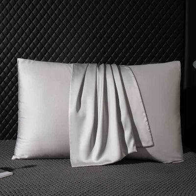 Taie d'oreiller en soie gris argent apaisant