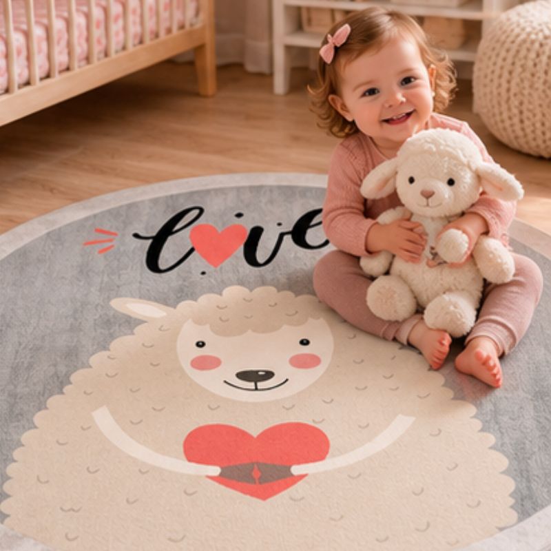 Tapis chambre bébé enfant assis avec peluche mouton
