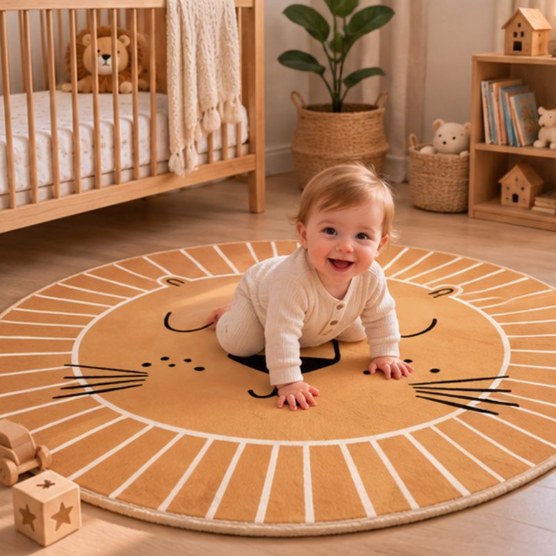 Tapis chambre bébé souriant à 4 pattes