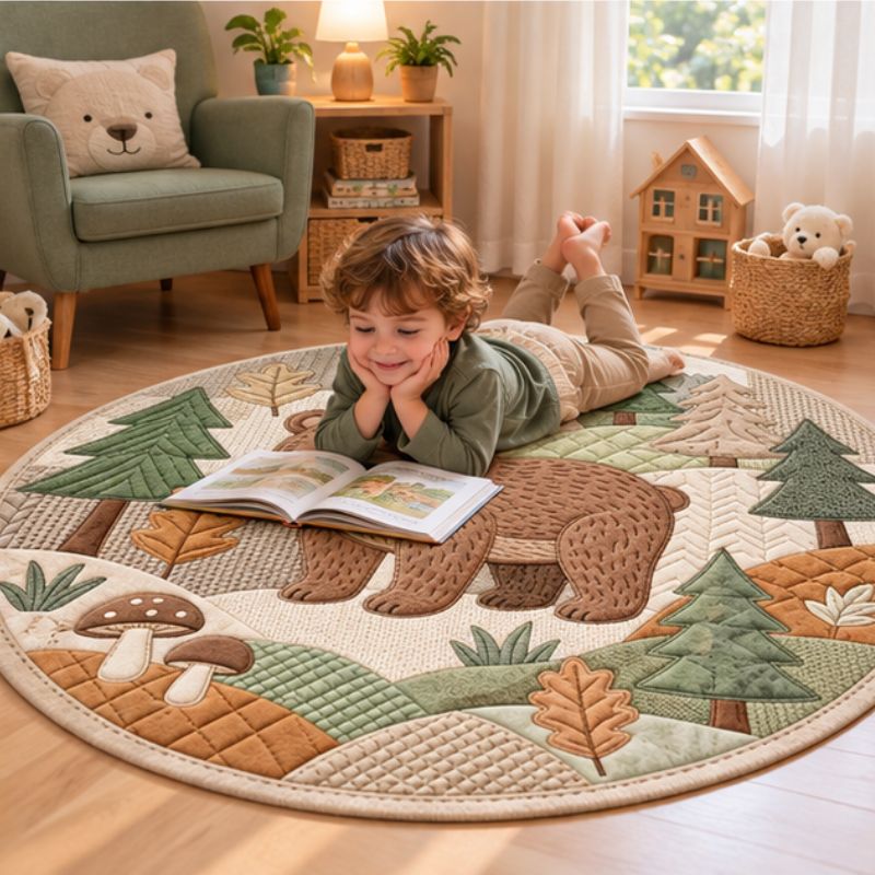 Tapis rond enfant garçon allongé avec livre